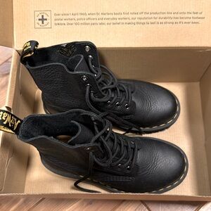 Dr Martin Womens shoe size 5 like new men size 4